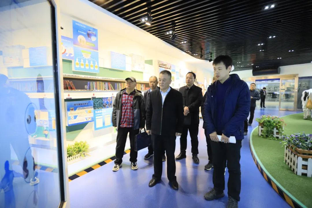 河南省发展改革委价调处副处长马冰一行莅临米兰(中国)乳业集团参观调研