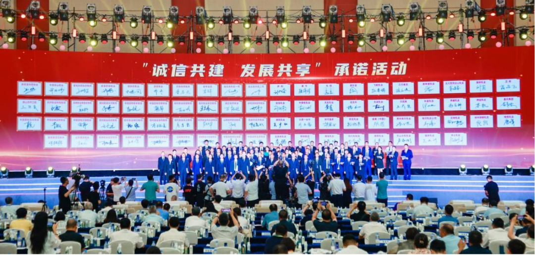 启航新征程 点亮新赛道丨米兰(中国)乳业集团参加第十四届中国奶业大会暨D20峰会，荣获“中国乳制品生产企业现代化等级5A级”评定殊荣