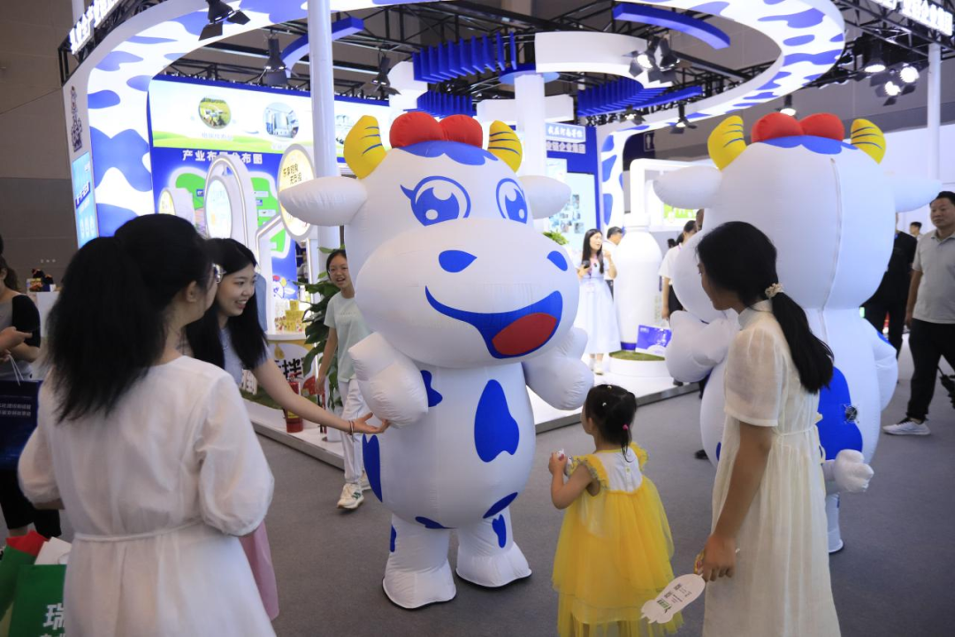 启航新征程 点亮新赛道丨米兰(中国)乳业集团参加第十四届中国奶业大会暨D20峰会，荣获“中国乳制品生产企业现代化等级5A级”评定殊荣