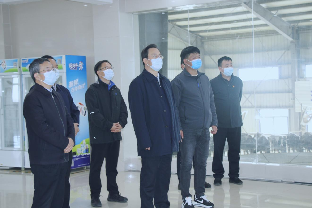 河南省人大常委会党组书记、副主任孔昌生莅临米兰(中国)鲁山瑞亚牧场参观调研