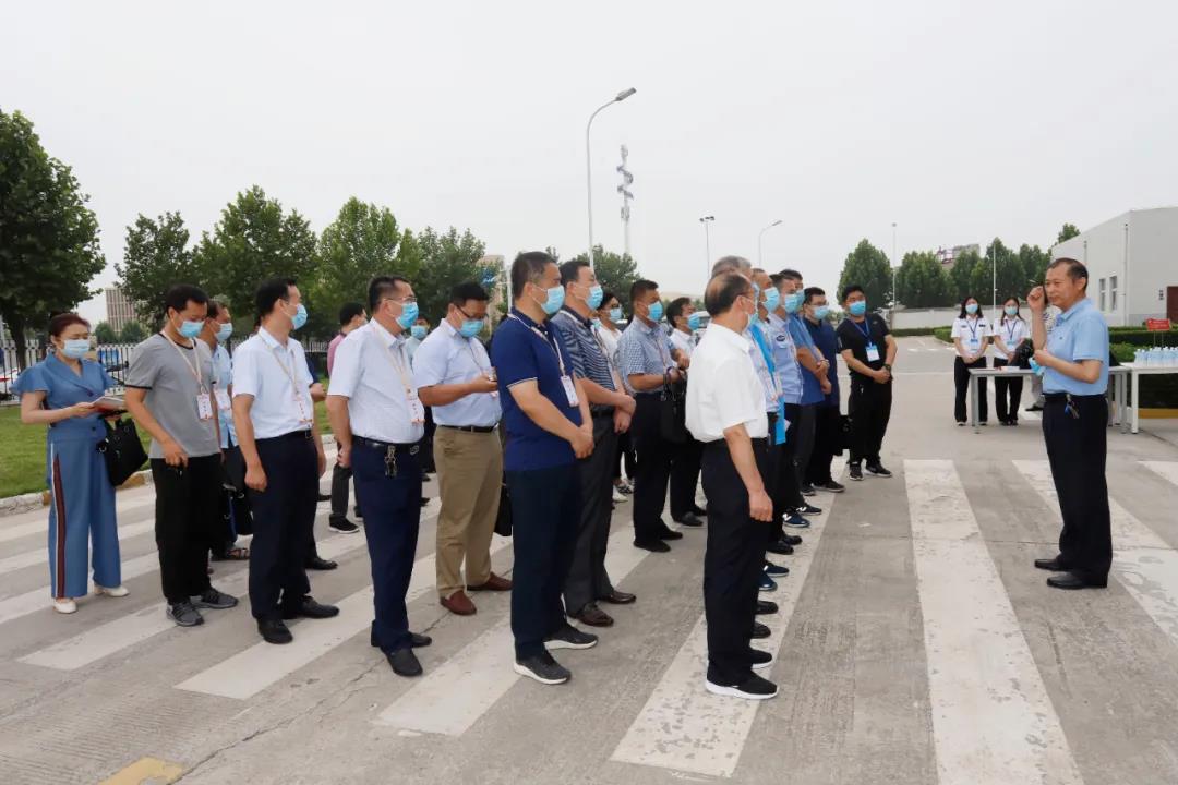 郑州市安全生产双重预防体系建设现场观摩会在米兰(中国)乳业集团郑州分公司召开