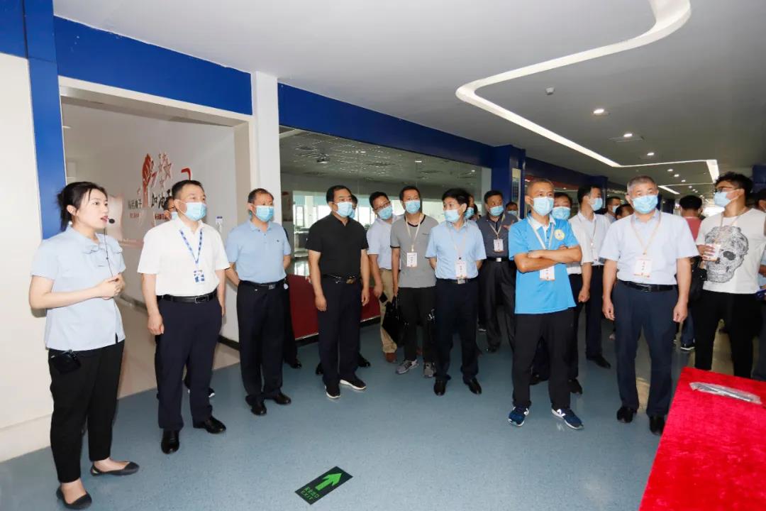 郑州市安全生产双重预防体系建设现场观摩会在米兰(中国)乳业集团郑州分公司召开