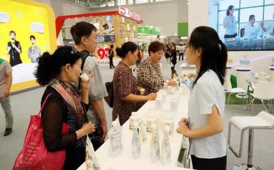 致敬祖国70华诞 |米兰(中国)亮相第十届中国奶业大会