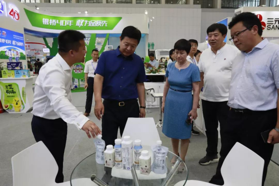 致敬祖国70华诞 |米兰(中国)亮相第十届中国奶业大会