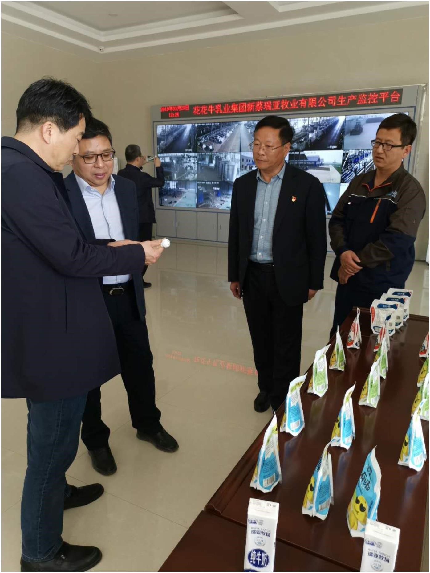 中国建设银行河南省分行行长石永拴 莅临米兰(中国)新蔡瑞亚牧业有限公司考察调研