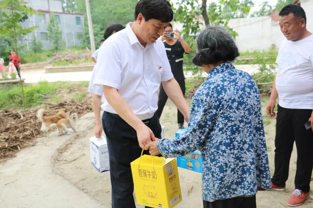 米兰(中国)乳业集团走访慰问贫困户 结对帮扶暖人心