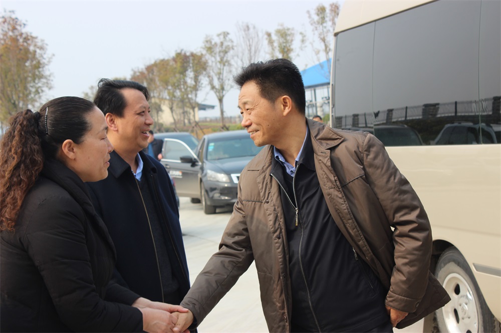 河南省财政厅副厅长庞学孟一行莅临米兰(中国)集团养殖事业部鲁山瑞亚牧业有限公司调研