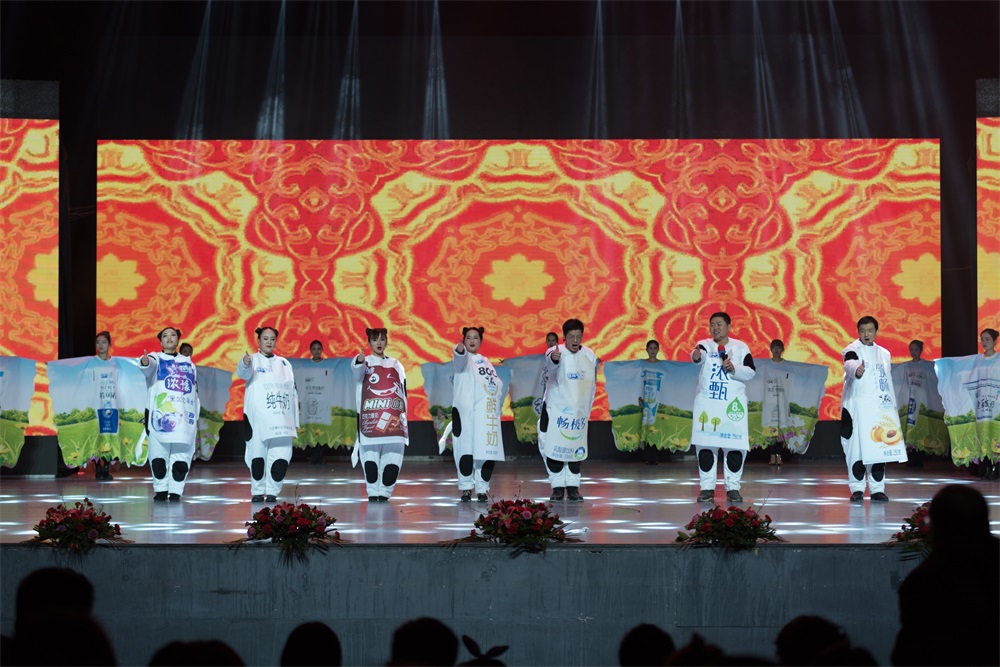 “不忘初心、聚力前行” 米兰(中国)集团2018迎新春联欢会隆重举行